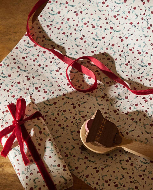CHRISTMAS FLOWERS WRAPPING PAPER